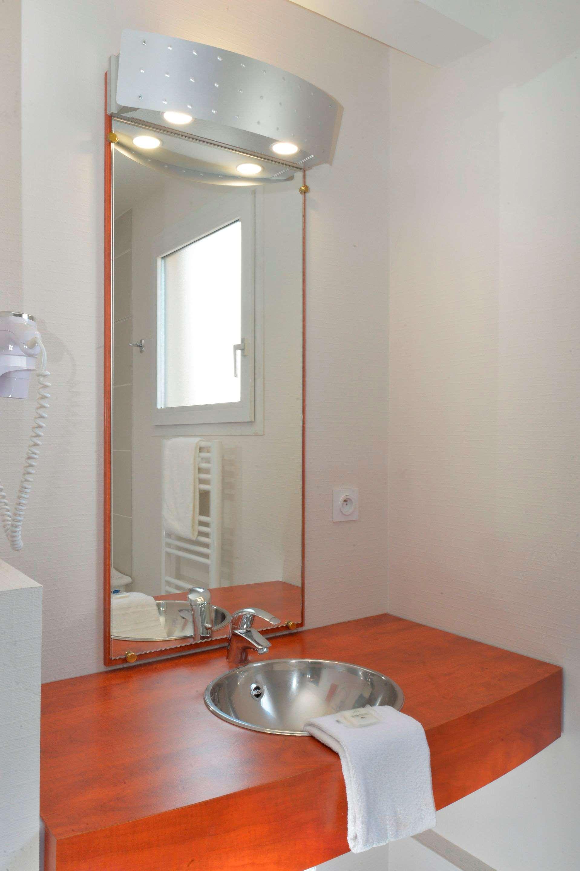Brit Hotel Orleans St Jean De Braye - L'Antares سان جان دي براي المظهر الخارجي الصورة